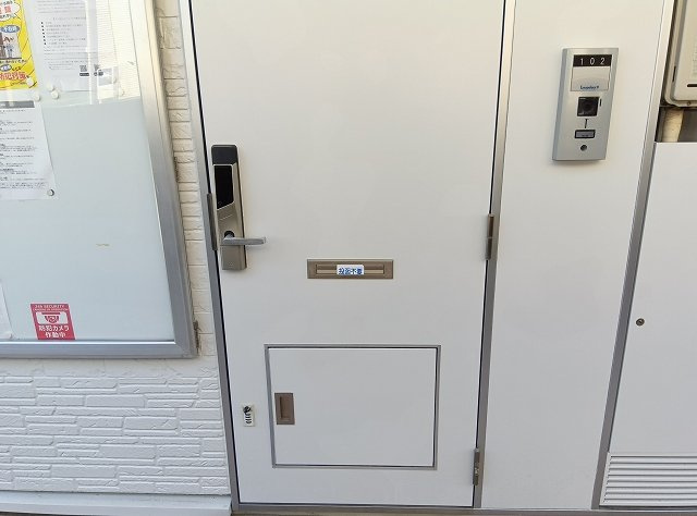 レオパレスリヴェールの玄関