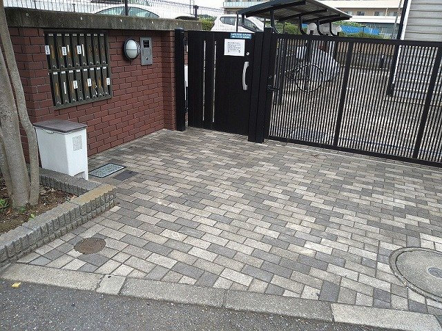 レオパレスエーゼⅢのその他|オートロックゲート設置