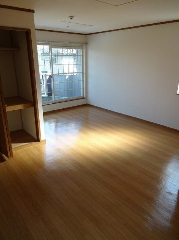 コンフォート茶臼山Ｂの居間・リビング