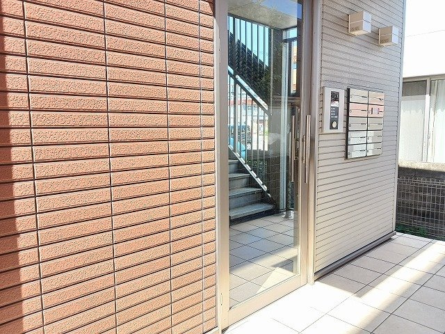 アモーレ篠原橋のエントランス