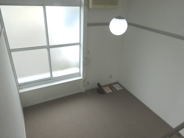 レオパレスＷｅの居間・リビング|ロフトタイプのお部屋です！