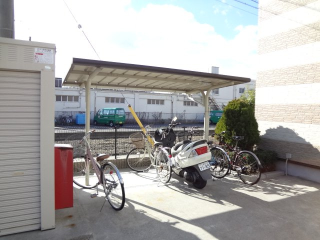 レオパレス宮西ストリートのその他|屋根付き駐輪場