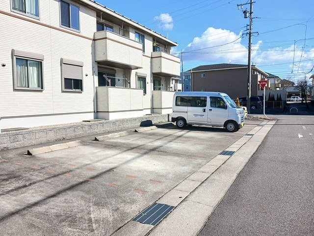 セレーノ　オヴェストの駐車場