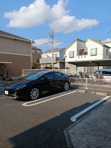 プラウド幕張本郷Ⅶの駐車場