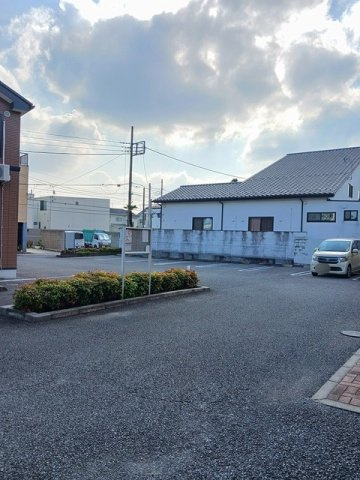 メゾンリファインＭの駐車場