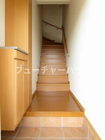 アムールベルＢの玄関|明るい玄関です