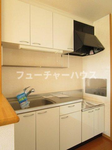 アムールベルＢのキッチン|コンパクトなキッチンで掃除もラクラク
