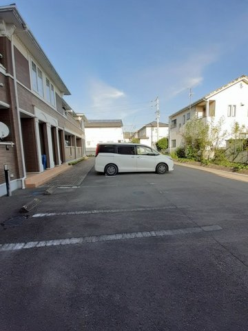 ベルファミーユの駐車場