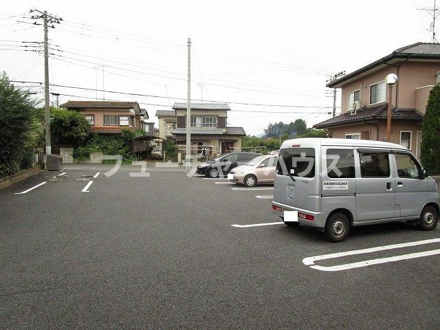 ロアジーナの駐車場|駐車場があります