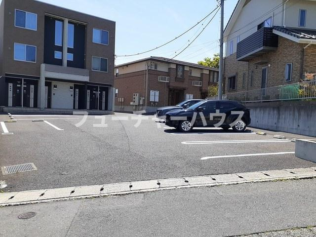 エスポワールなめかわＢの駐車場