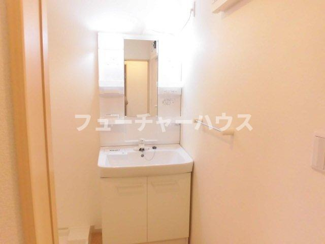 エスポワールなめかわＢの洗面所|明るい洗面所です