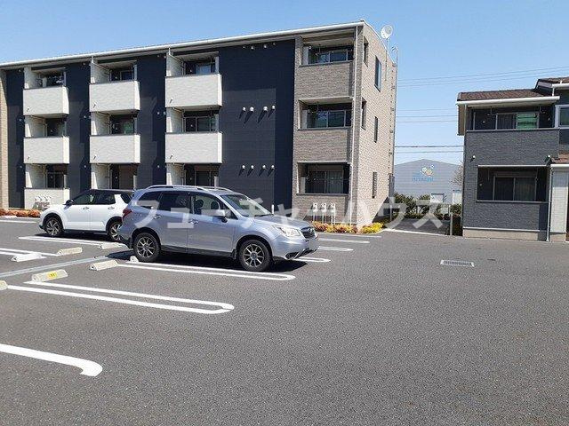 ラフレシールＣの駐車場|駐車場完備です
