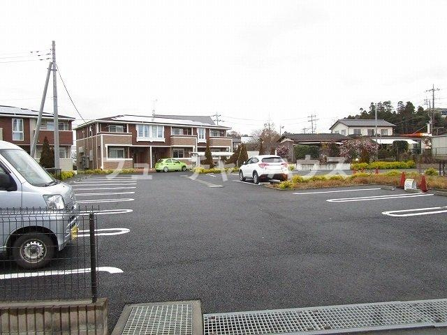 ゴールデンベア　イーストの駐車場