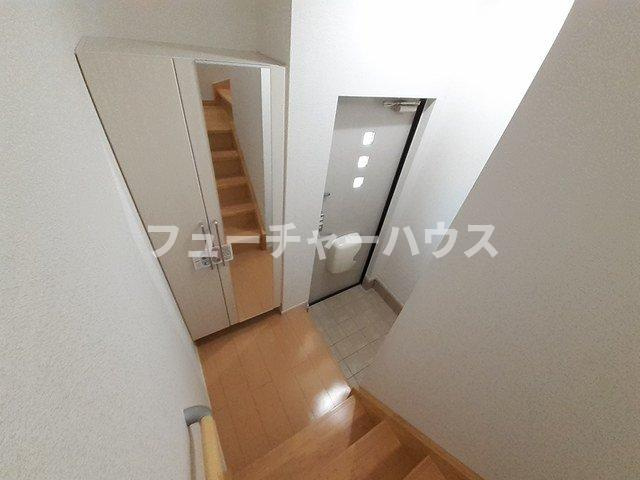 ノイ・シャングリラの玄関