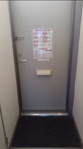 レオパレスグランディルの玄関|備品や設備仕様は号室等により異なります現地をご確認下さい。