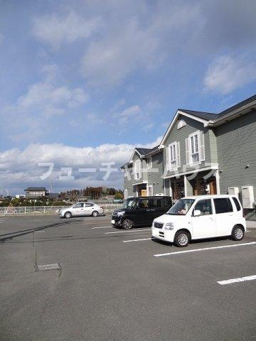 ＣＨＥＬＳＥＡ　ＨＯＵＳＥの駐車場