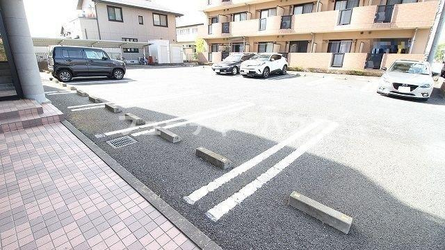 コートライブリーＮの駐車場