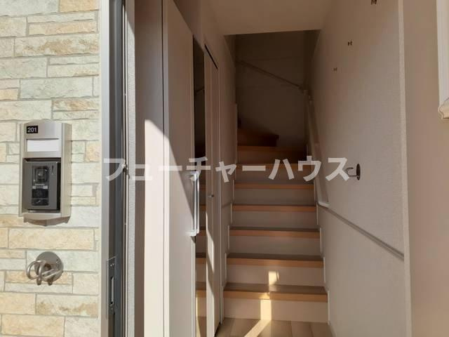 グランソレイユＪの玄関