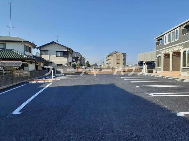 グランソレイユＪの駐車場