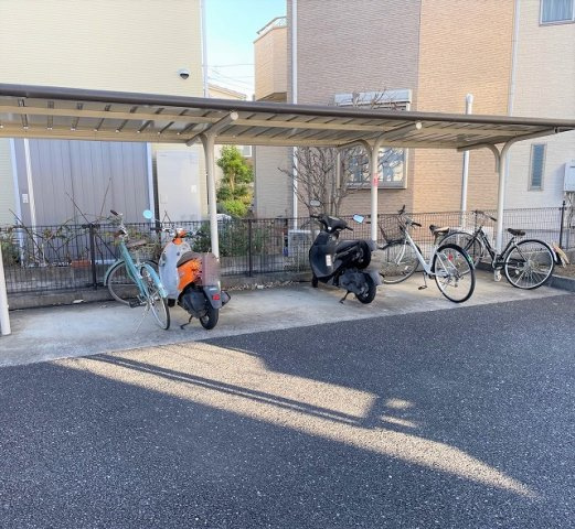 レオパレスレイクサイドのその他|屋根付き駐輪場完備