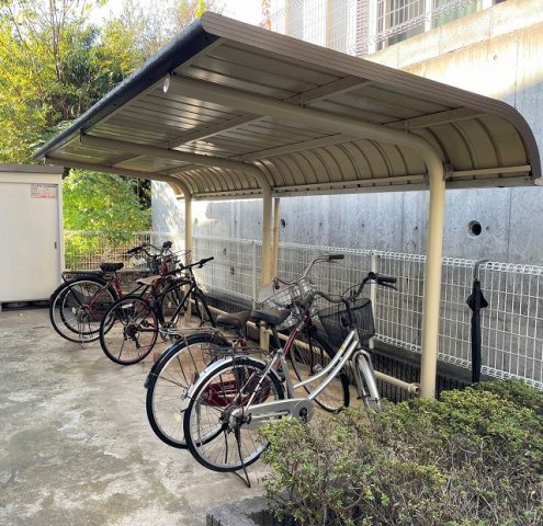 レオパレスＳｔａｒのその他|屋根付き駐輪場