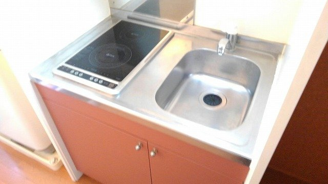 レオパレスあらたのキッチン|安心の電気コンロ付き！