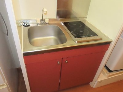 レオパレスセブンハート上田のキッチン|2口の電気コンロまたはIHコンロとなります