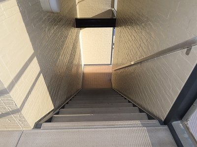 レオパレスセブンハート上田のその他|階段上からのアングルです