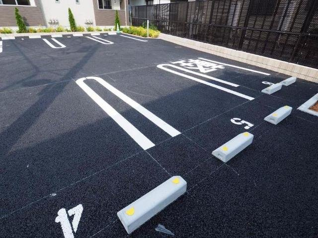マーベラスの駐車場