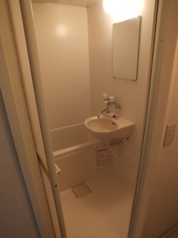 レオパレスクレストＤの浴室|バス・トイレ別