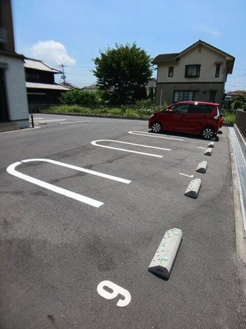 シャ　ティグレの駐車場