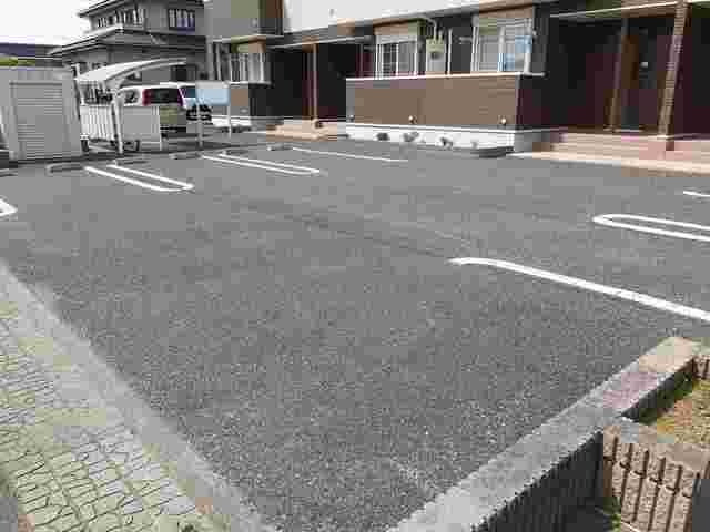 マタザメゾンの駐車場