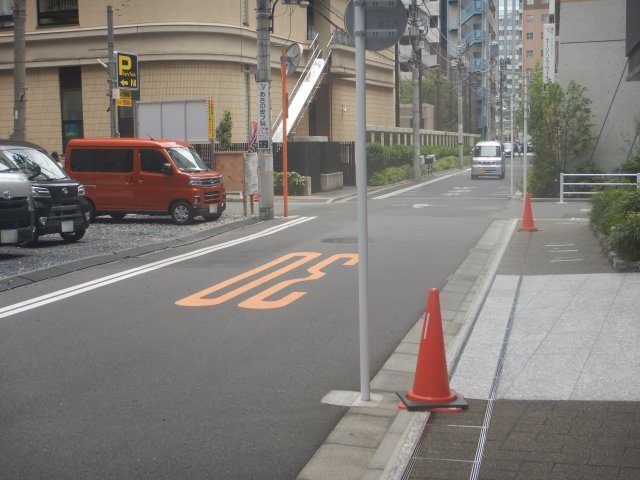 クレヴィア東京八丁堀新川ザ・レジデンスの周辺|前面道路