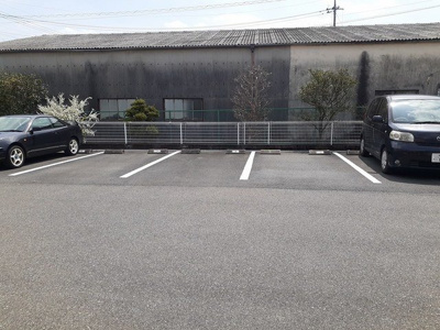 【駐車場】 | トランキール　弐番館 | 駐車場に車を止められます