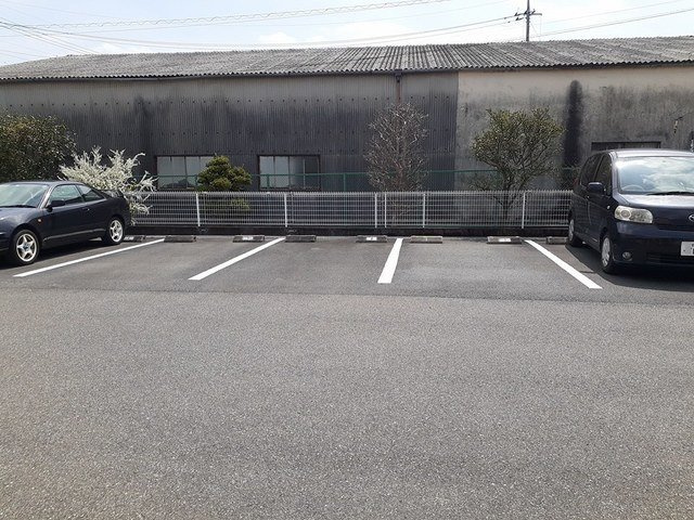 【駐車場】 | トランキール　弐番館 | 駐車場に車を止められます