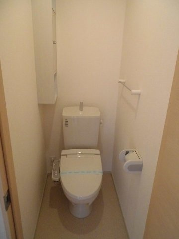 バービー・カール　Ｂ棟のトイレ|落ち着いた色調のトイレです
