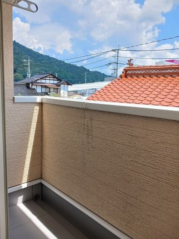 フレイム　雪のバルコニー|外からの目が気にならないバルコニーで洗濯物が干せます