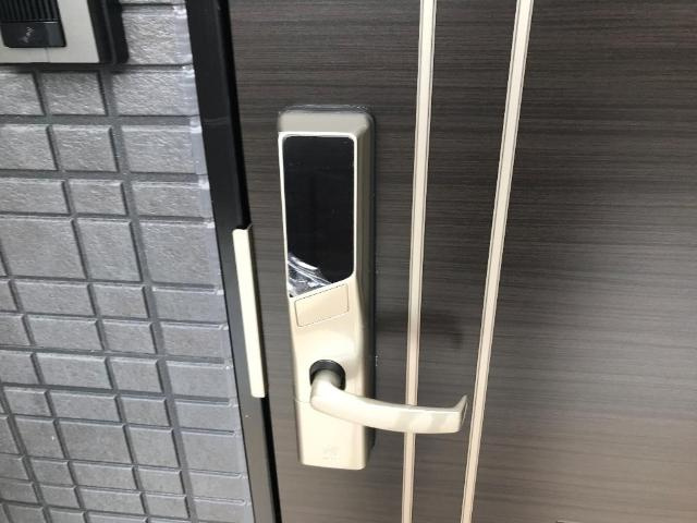 イーストヒルズEの玄関|電子錠