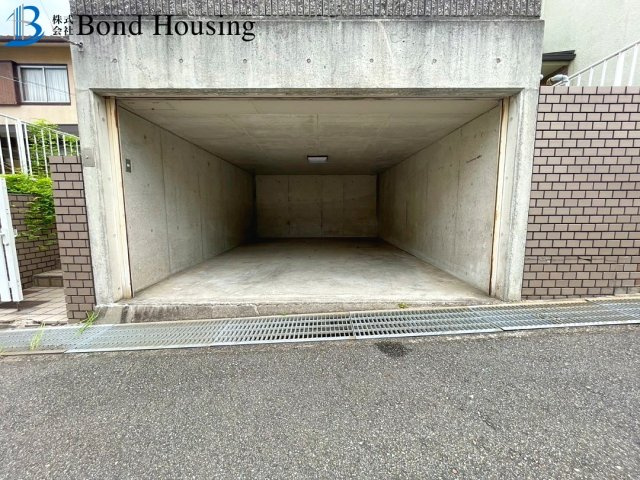 令和8年7月リフォーム済み物件　松が丘1丁目　中古戸建の駐車場