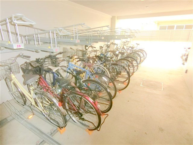 プレール・ドゥーク羽田WESTⅡのその他共用部分|屋根付きラック式の駐輪場