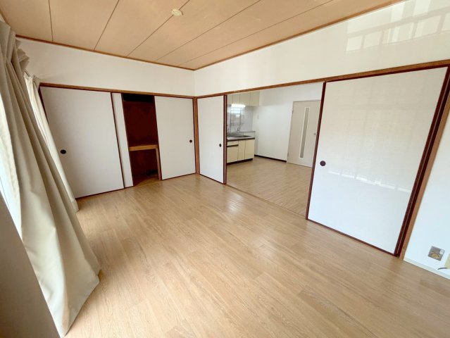 ハマハイツの洋室