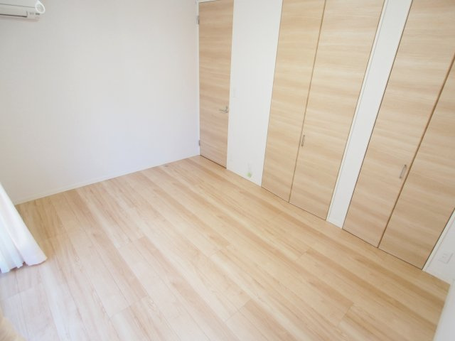 シャーメゾン月見町の洋室