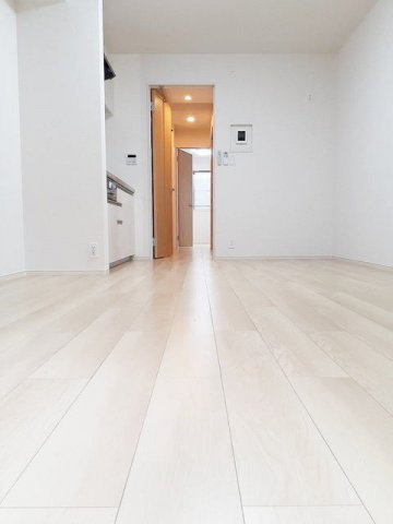 【居間・リビング】 | シダーコートＢ | こちらの居間で趣味の時間をお楽しみください