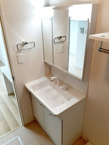 【洗面所】 | シダーコートＢ | 忙しい朝には欠かせない洗面所です