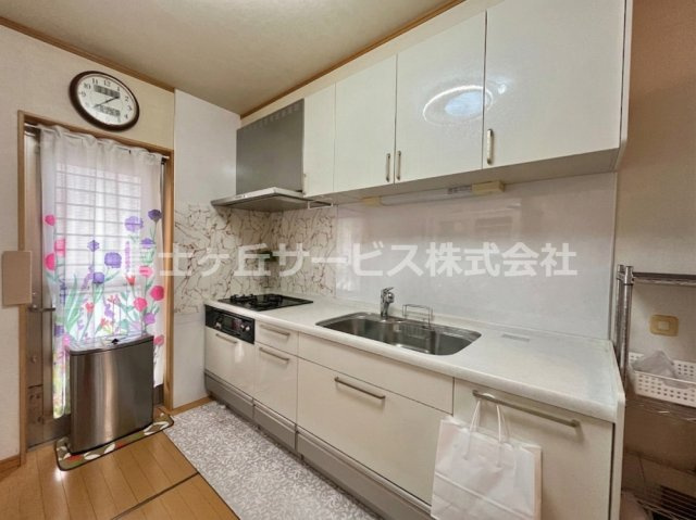 【キッチン】 | 磐田市国府台　二世帯住宅 | 1階キッチン　※AIイメージ（お荷物を消す加工済み）