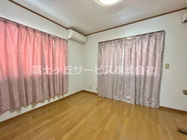 【子供部屋】 | 磐田市国府台　二世帯住宅 | 2階子供部屋　※AIイメージ（お荷物を消す加工済み）