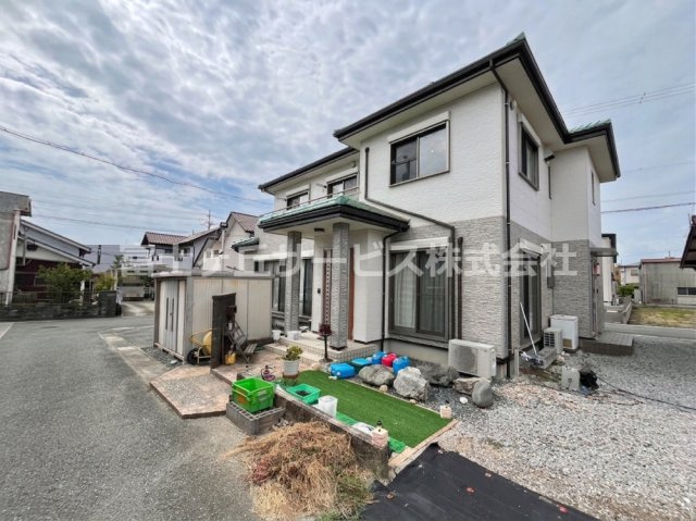 【外観】 | 磐田市国府台　二世帯住宅 | 1階：3LDK、2階：3LDKの中古二世帯住宅。玄関2ヶ所