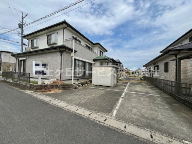 【駐車場】 | 磐田市国府台　二世帯住宅 | 現状駐車場3台ですが、北側にも駐車可能なスペースあり