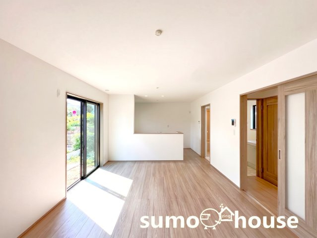 川崎区宮前区菅生3丁目　A号棟の居間・リビング|こちらの居間で趣味の時間をお楽しみください