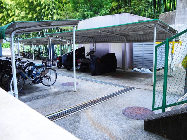 日野市三沢の中古マンションの駐輪場